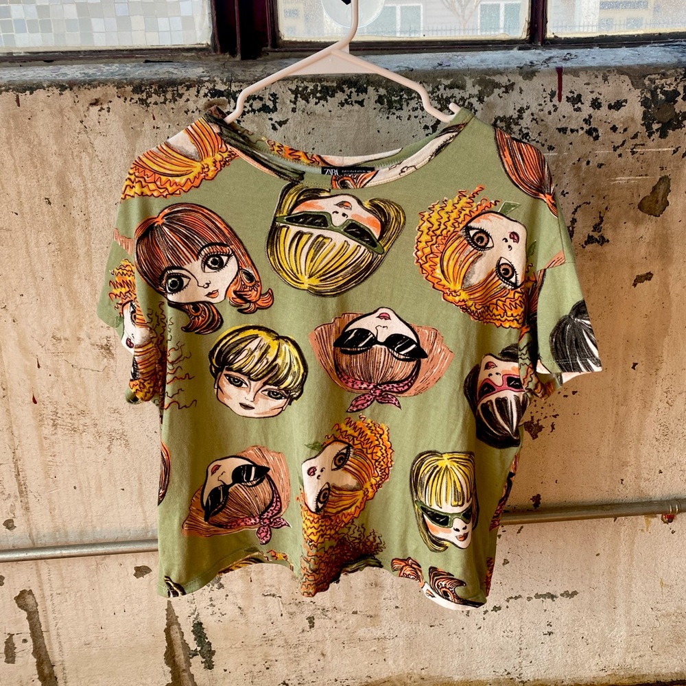 Zara Graphic Tee 💚